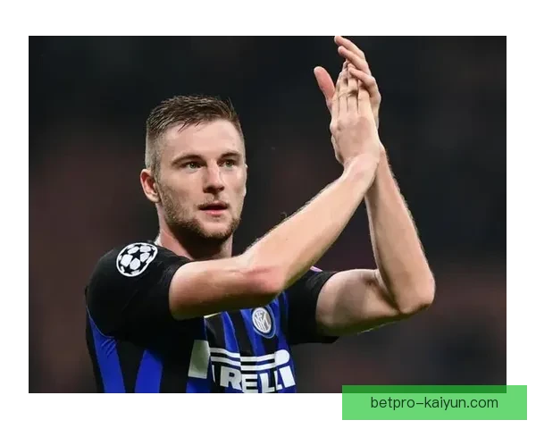 什克里尼亚尔的表现稳健，持续展现出他的足球影响力与价值