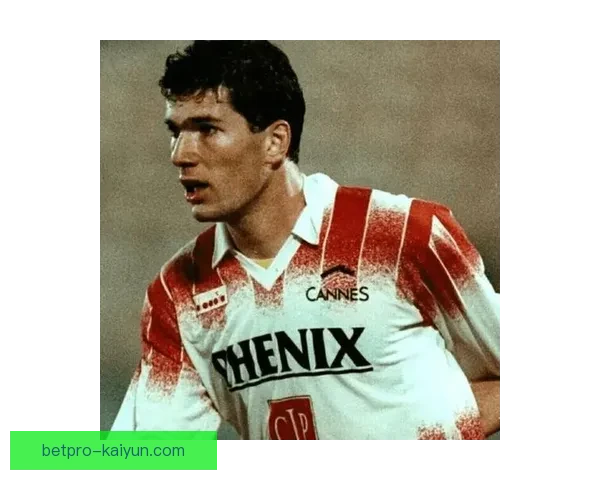 齐达内职业精神持续发扬，成为年轻球员的重要榜样